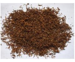 Potnę liście tytoniu na profesjonalnej maszynie